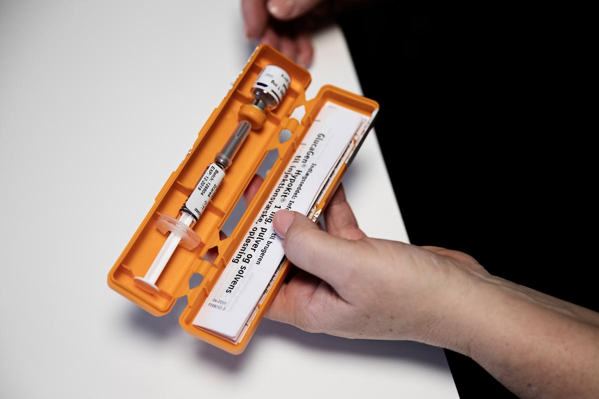 Billede af en æske med glukagonpen og ampul.